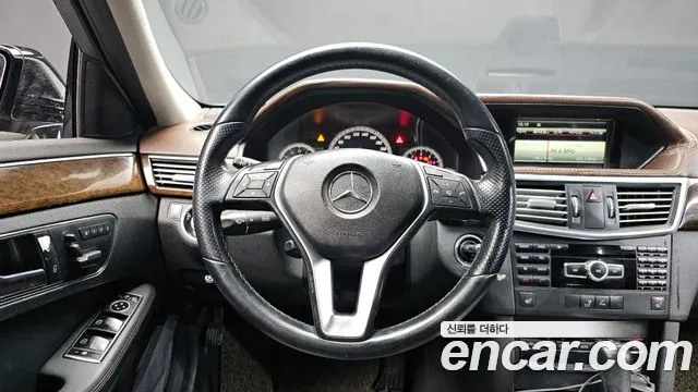 Mercedes-Benz E-Class 2011 — фото 13