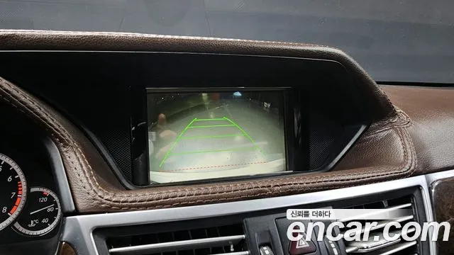 Mercedes-Benz E-Class 2011 — фото 15