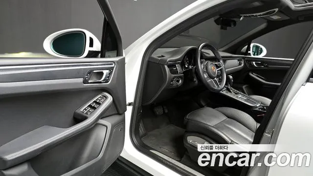 Porsche Macan 2019 — фото 11