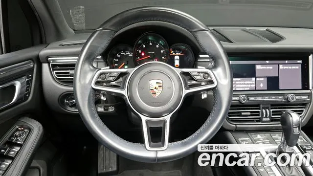 Porsche Macan 2019 — фото 13