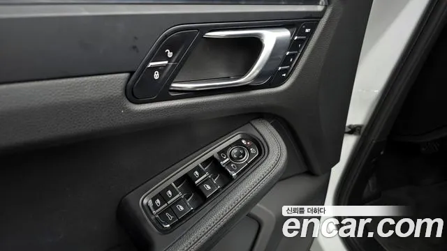 Porsche Macan 2019 — фото 17