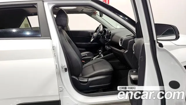 Hyundai Venue 2023 — фото 11