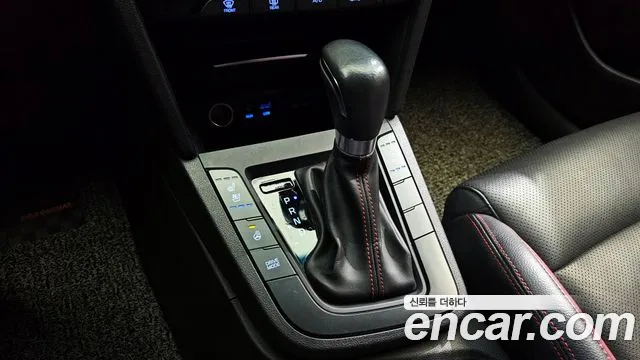 Hyundai AVANTE 2018 — фото 9