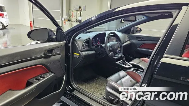 Hyundai AVANTE 2018 — фото 10