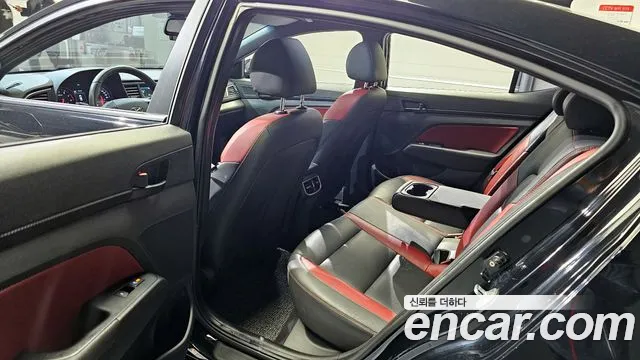 Hyundai AVANTE 2018 — фото 11