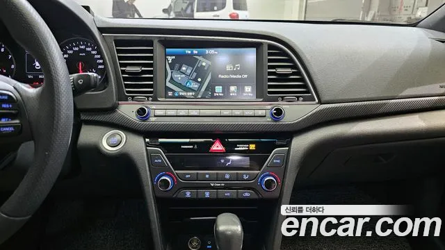 Hyundai AVANTE 2018 — фото 18
