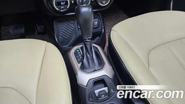 Jeep Renegade 2016 — фото 9