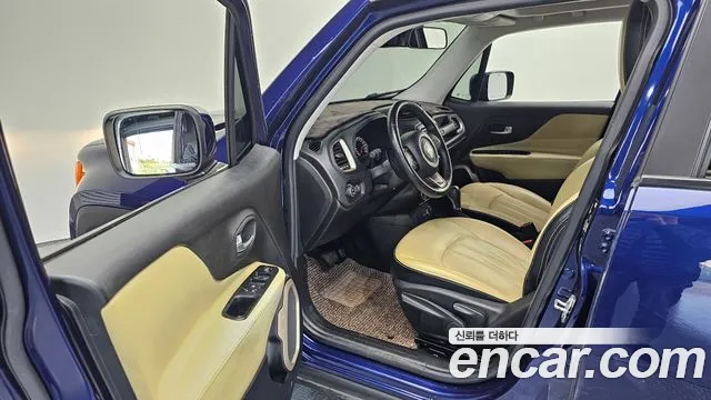 Jeep Renegade 2016 — фото 10