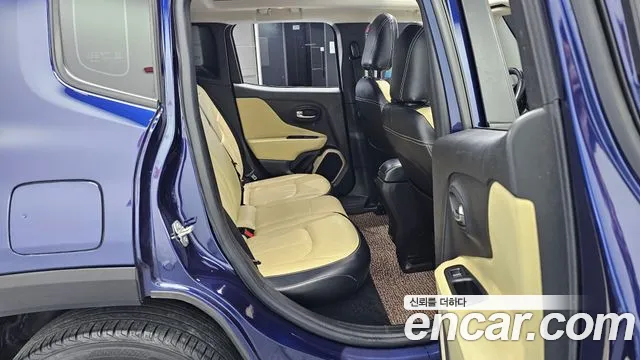 Jeep Renegade 2016 — фото 12