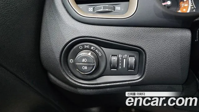 Jeep Renegade 2016 — фото 17