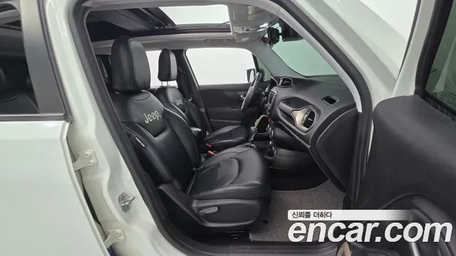 Jeep Renegade 2016 — фото 11