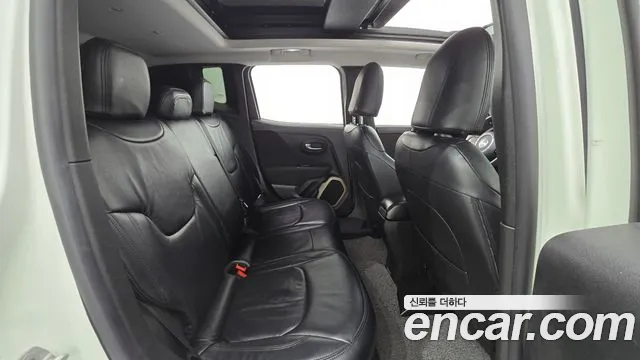 Jeep Renegade 2016 — фото 12