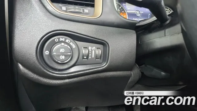 Jeep Renegade 2016 — фото 16