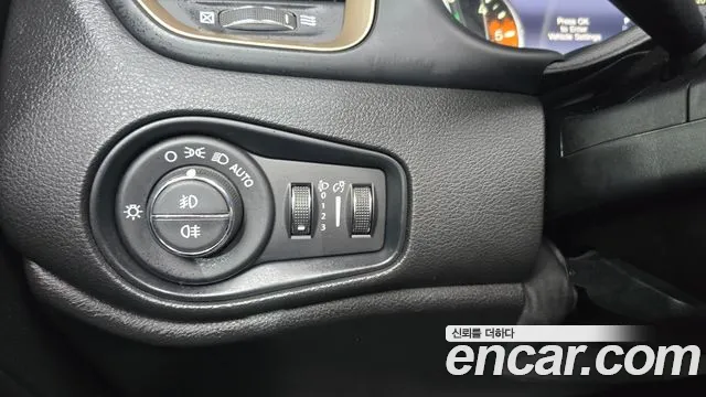 Jeep Renegade 2016 — фото 17
