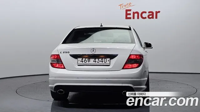 Mercedes-Benz C-Class 2010 — фото 4