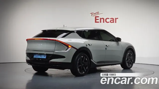 Kia EV6 2025 — фото 1