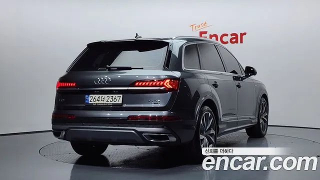 Audi Q7 2021 — фото 2