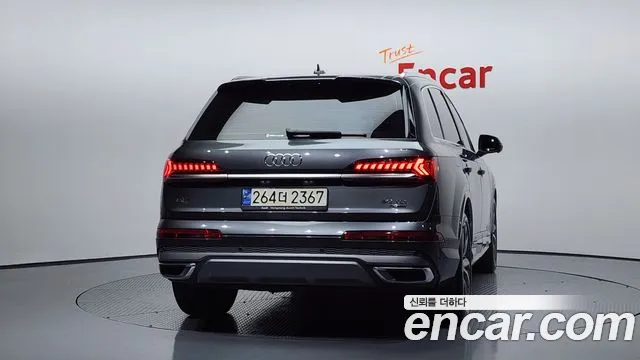 Audi Q7 2021 — фото 4
