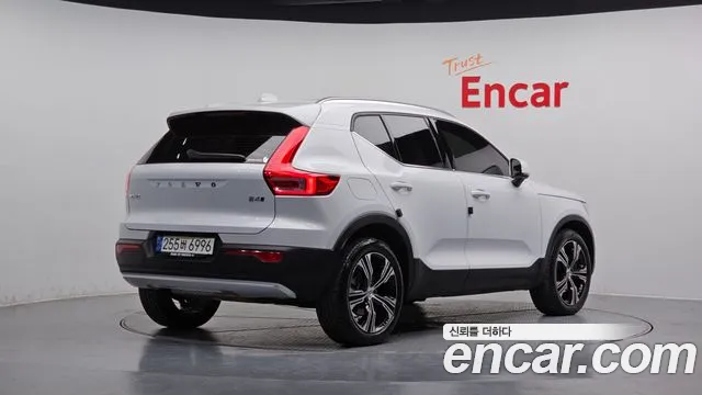 Volvo XC40 2021 — фото 2
