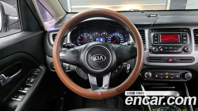 Kia Carens 2015 — фото 13