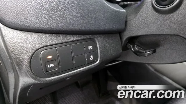 Kia Carens 2015 — фото 15