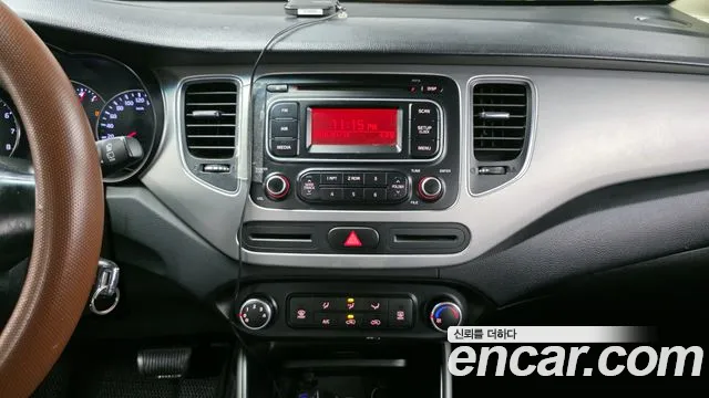 Kia Carens 2015 — фото 18