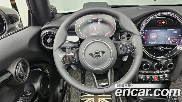 Mini Cooper Convertible 2023 — фото 13
