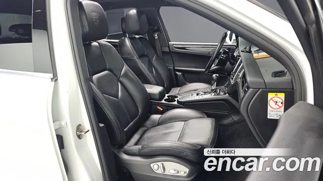 Porsche Macan 2017 — фото 10