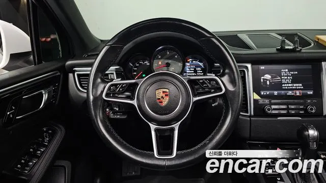 Porsche Macan 2017 — фото 13