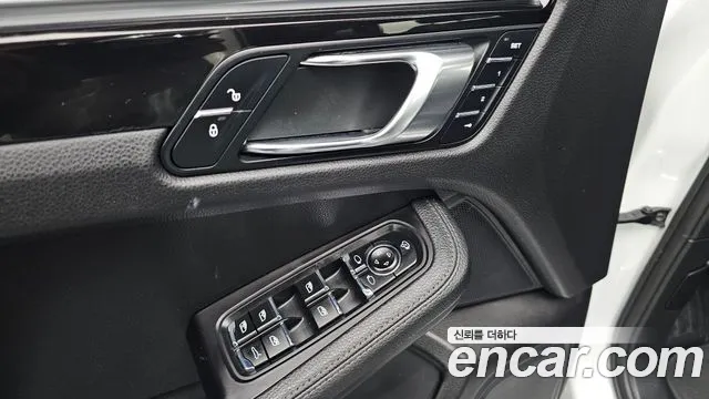 Porsche Macan 2017 — фото 16