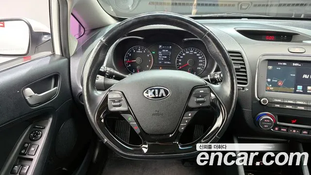 Kia K3 2017 — фото 14