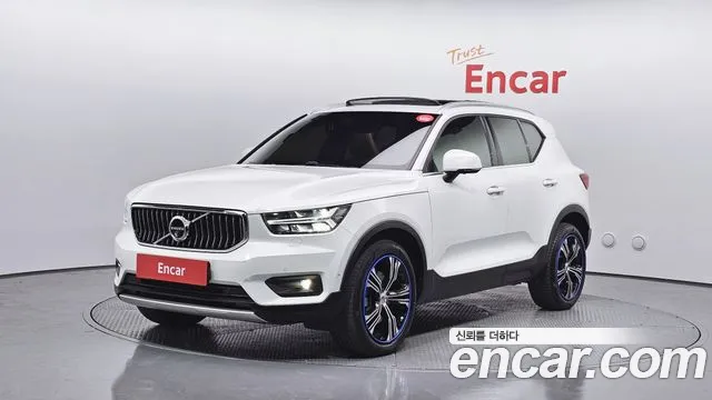 Volvo XC40 2021 — фото 1