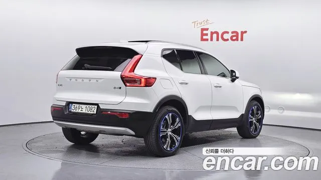 Volvo XC40 2021 — фото 2