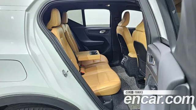 Volvo XC40 2021 — фото 11