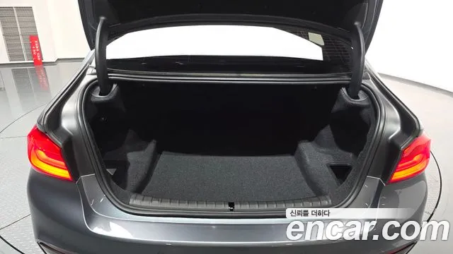 BMW 5-Series 2017 — фото 19
