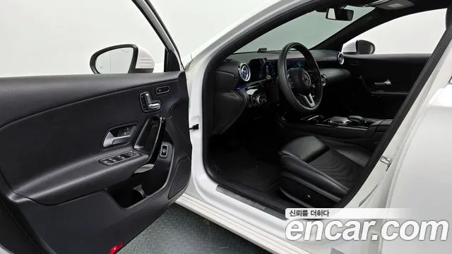 Mercedes-Benz A-Class 2020 — фото 11