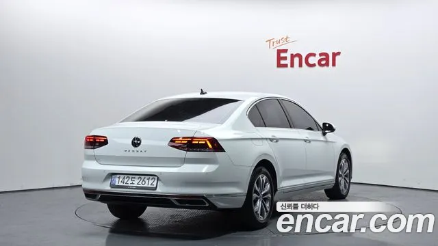 Volkswagen Passat 2022 — фото 2