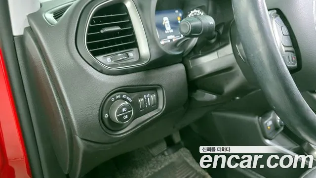 Jeep Renegade 2019 — фото 17
