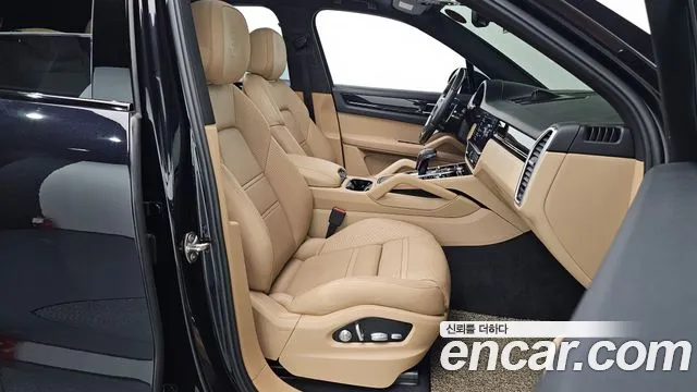 Porsche Cayenne 2019 — фото 10