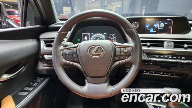 Lexus UX 2021 — фото 14