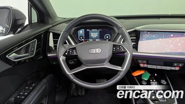 Audi Q4 e-tron 2022 — фото 13