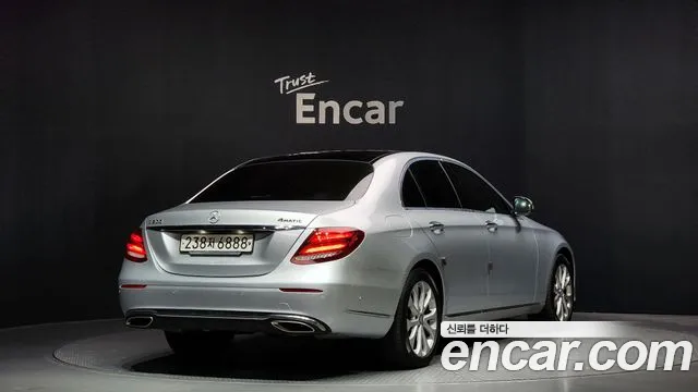 Mercedes-Benz E-Class 2017 — фото 2