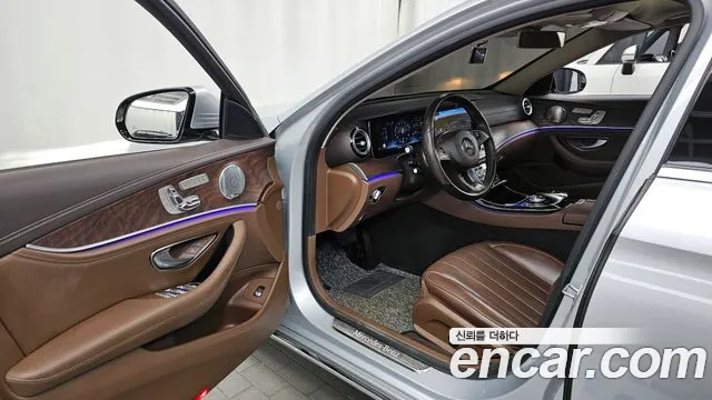Mercedes-Benz E-Class 2017 — фото 10