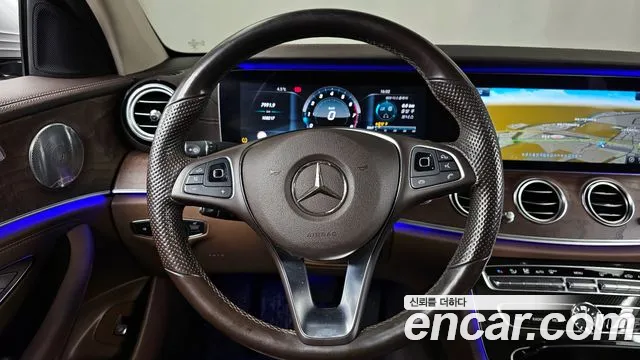 Mercedes-Benz E-Class 2017 — фото 13