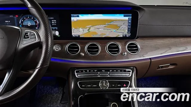 Mercedes-Benz E-Class 2017 — фото 15