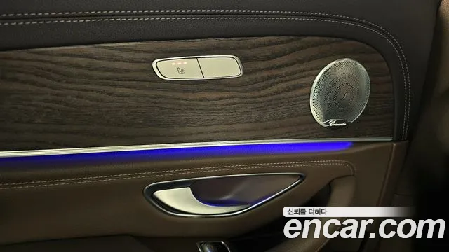Mercedes-Benz E-Class 2017 — фото 18