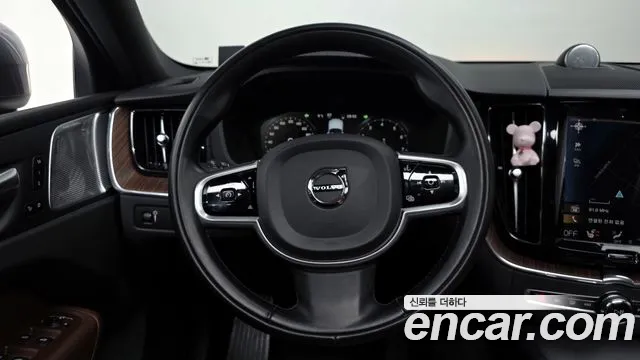 Volvo XC60 2021 — фото 13