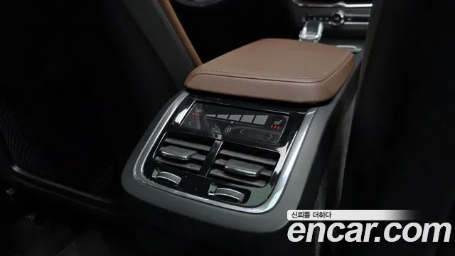 Volvo XC60 2021 — фото 19
