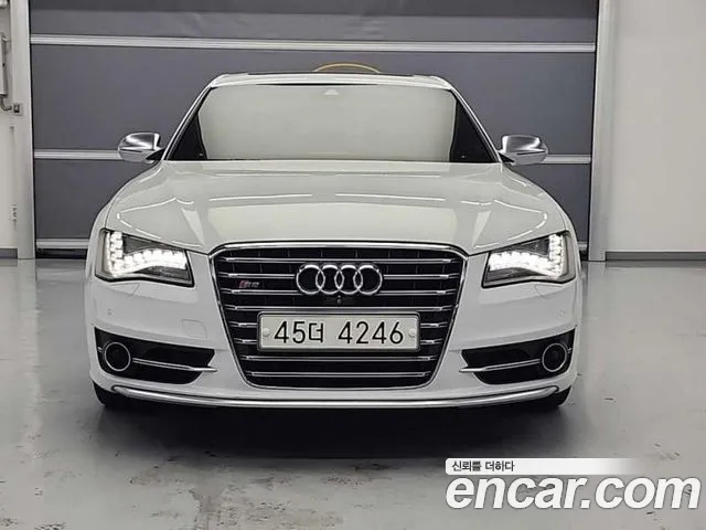 Audi S8 2013 — фото 1