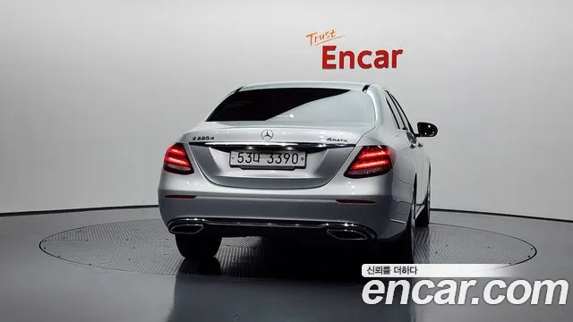 Mercedes-Benz E-Class 2017 — фото 4